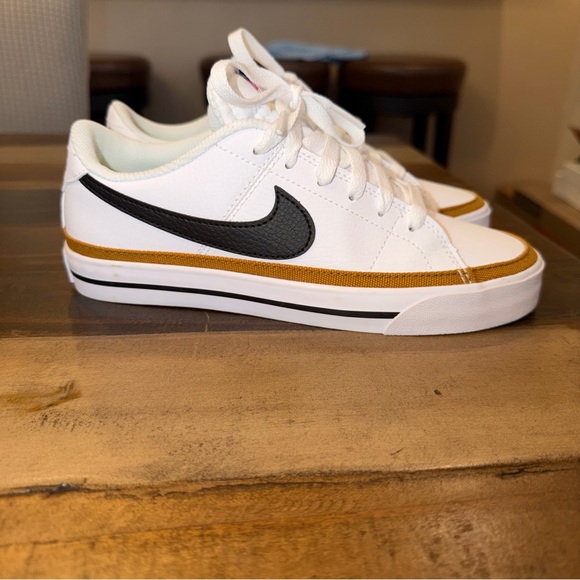 Nike Court Legacy Big Kid size 6 - Picture 4 of 5